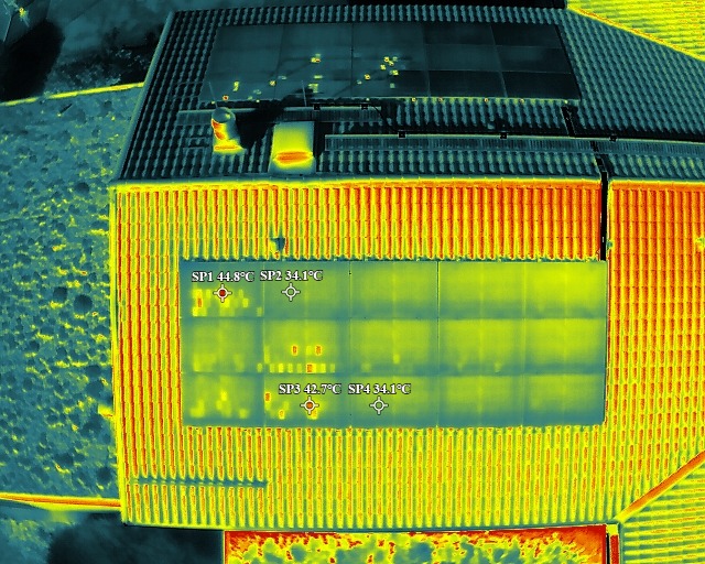 Värmebild av samma solcellspanel